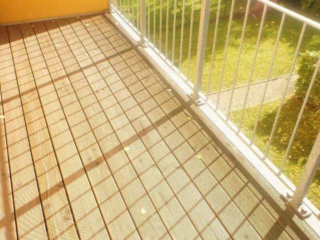 Frei ab 1.11.26 2. OG Laminat sonniger Balkon an der KÃ¼che !