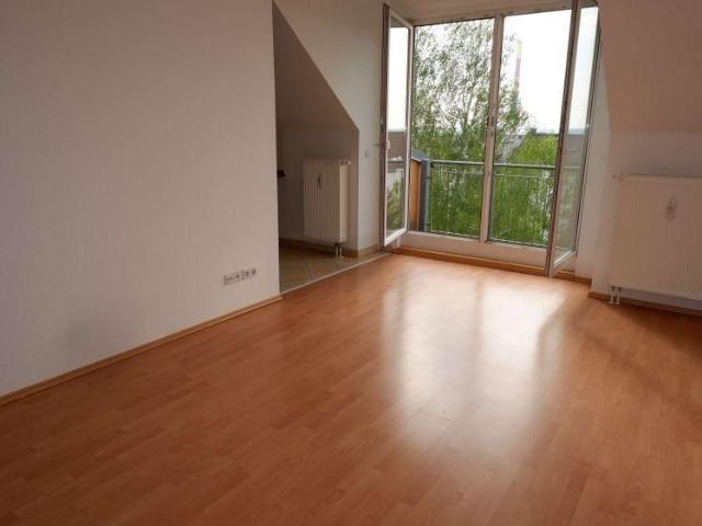 Frei ab 1.11. INKLUSIVE EBK ! Helle Dachgeschoss Whg. mit Süd Balkon