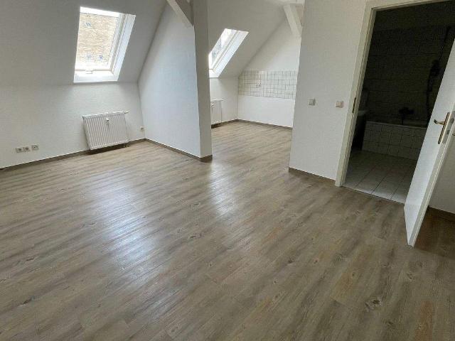 Frei ab 1.12.26 Dachgeschoss * Designbelag + Wanne