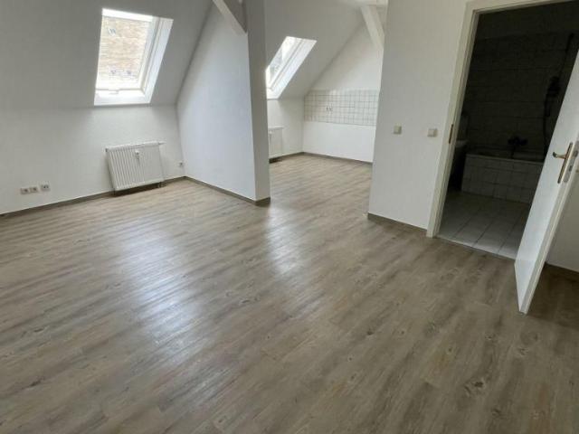Frei ab 1.12.26 Dachgeschoss * Designbelag + Wanne