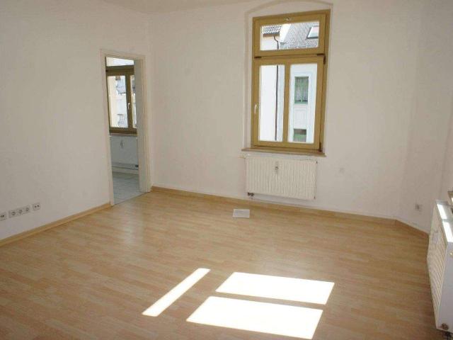 Frei ab 1.12.26 Helles Wohnzimmer 2. OG Bad mit Wanne und Lift !