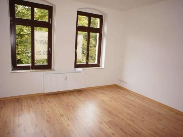 Frei ab 1.12.26 Sonnigem Balkon ! Laminat ! im 1. OG !