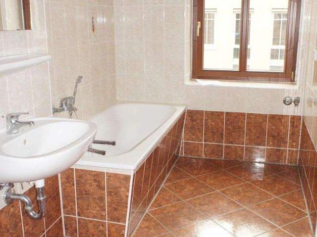 Frei ab 1.2.27 2.OG mit Lift Laminat + Bad mit Fenster