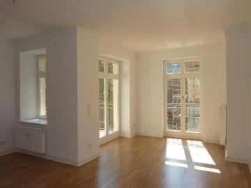 FREI ab 1.7.26: Traumhafte 4 Raumwohnung mit Kamin, Balkon & Bad en Suite im Waldstraßenviertel!