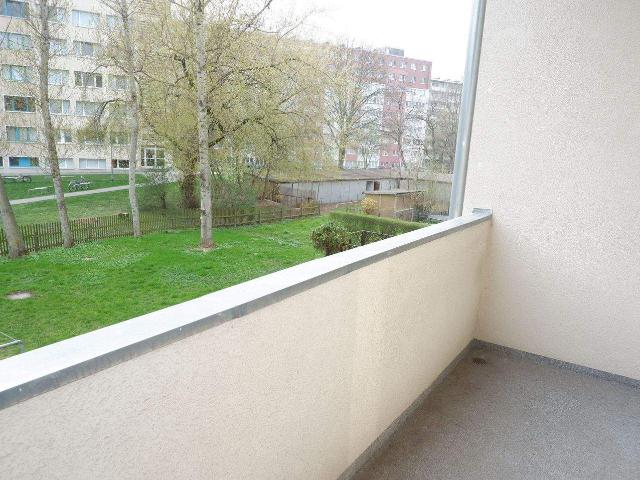 Frei ab 1.4.26 1.OG mit offener KÃ¼che und sonnigem Balkon !