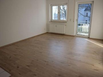 ! 1.OG mit Balkon + Bad mit Dusche + offene Küche !