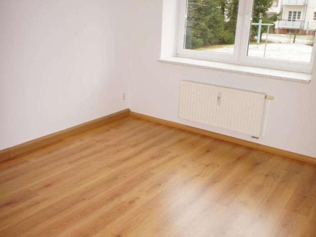 Frei ab 1.5.26! !TOP Wohnung mit Eckwanne und Laminat !