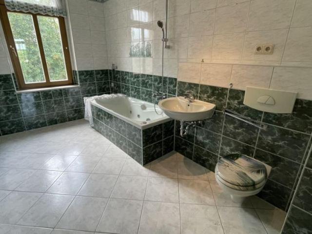 3. OG Großes Tageslichtbad Balkon helle Zimmer !