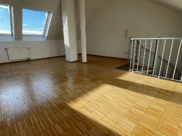 Frei ab 1.8. 26Wohnen Ã¼ber zwei Etagen ! Sonniger Balkon, Aufzug