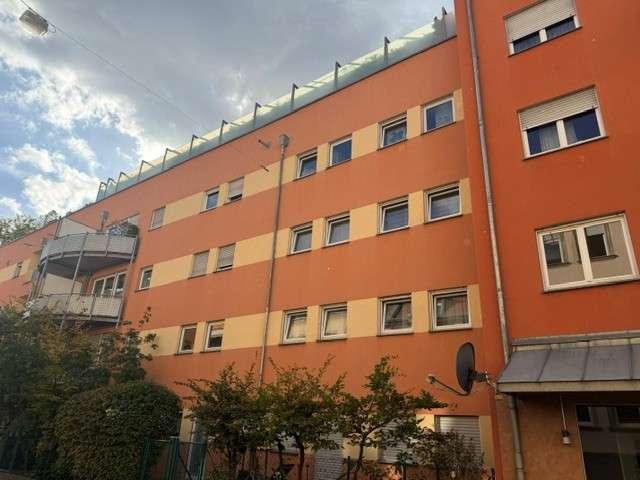 Frei! Vermieten oder selbst einziehen, 3 Zimmerwohnung, hochwertig möbliert mit Balkon und Aufzug