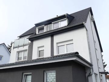 Frei werdend 1 x Dreifamilienhaus, 1x Nebengebäude mit 120 qm Bürofläche & 2 Nutzfahrzeuggaragen