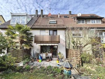 Frei werdendes Reihenmittelhaus mit Garage und Garten in S Hofen!