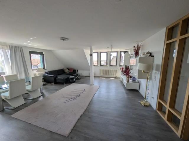 Freie 3 Zimmer DG Wohnung im Herzen von Holzgerlingen, mit Tiefgaragenplatz