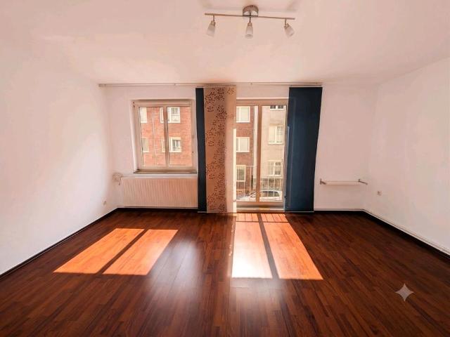 Freie 3 Zimmer ETW mit kleinem Balkon in 52064