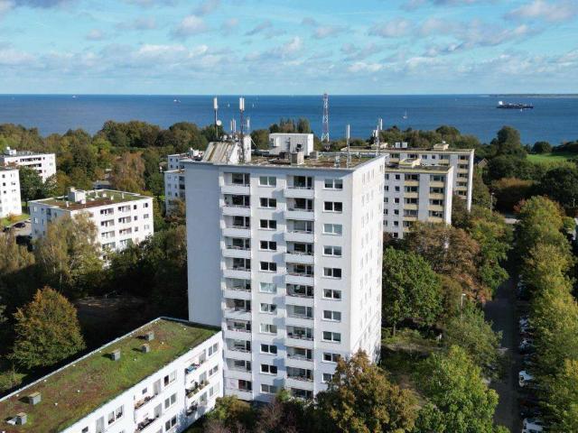 Freie Wohnung im Hochparterre mit Renovierungs und Modernisierungsbedarf in Schilksee