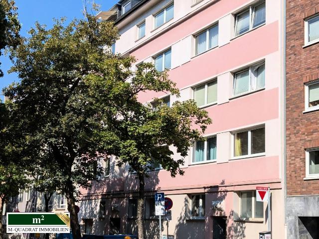 Freie Erdgeschosswohnung mit Balkon in Pempelfort ! Sanierungsprojekt für Handwerker & Investoren
