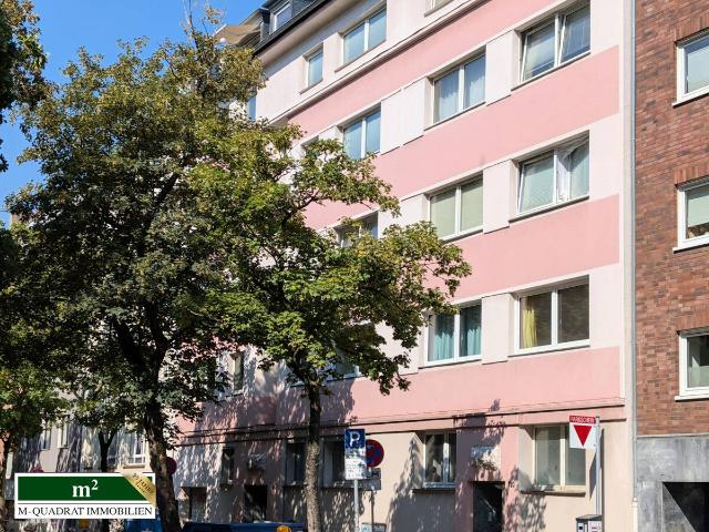 Freie Erdgeschosswohnung mit Balkon in Pempelfort ! Sanierungsprojekt für Handwerker & Investoren