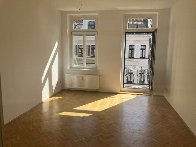 Freie Familiengerechte 3 Zimmer Wohnung, Schwarzacker Str. 5 mit Ost und West Balkonen