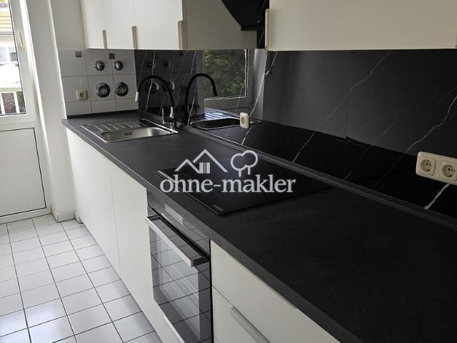 Freie, helle 2 Zimmer Wohnung mit neuer Einbauküche und kleinem Wintergarten