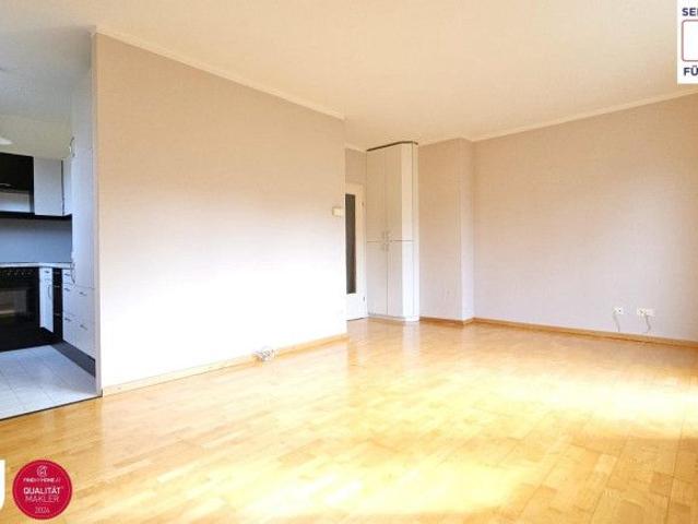 Freier Blick ins Grüne: Helle, ruhige 2 Zimmer Wohnung direkt bei den Föhrenbergen!