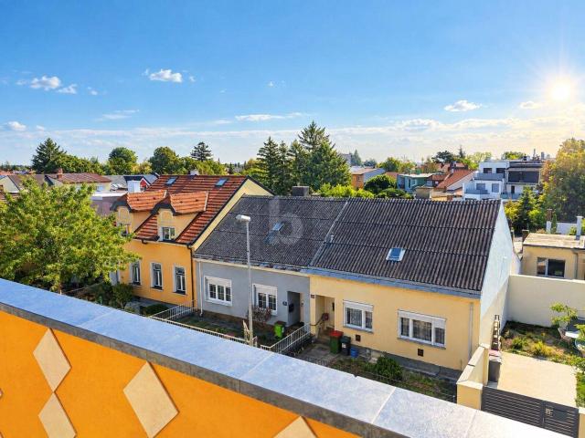 FREIER BLICK ÜBER DIE DÄCHER VON DEUTSCH WAGRAM