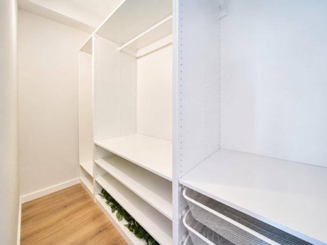 FREIER MIETZINS! Moderne 2 Zimmer Wohnung mit Südbalkon! Neuwertig, lichtdurchflutet, möbliert und sofort zum Einzug bereit!
