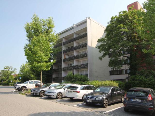 Freies Apartment mit Balkon in ruhiger Lage