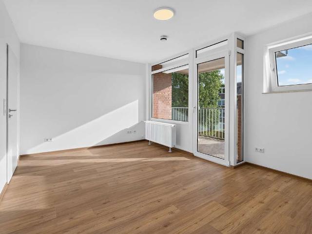 FREIES SANIERTES 1 ZI. APPARTEMENT MIT NEUER KÜCHE+AUFZUG+TIEFGARAGE
