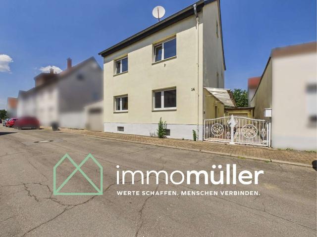 Freies Wohnhaus mit zwei 3 Zimmer Wohnungen, Garten und Garage – Sanierungsobjekt in Heddesheim