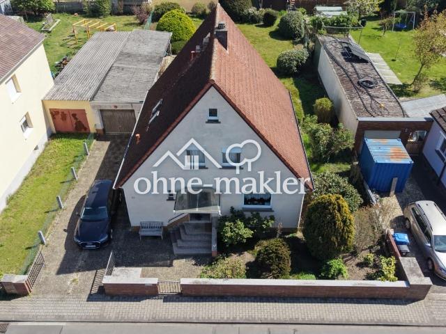 Freihstehendes Einfamilienhaus mit Garage und großem Garten in Gräfenhausen