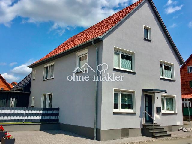 Freist. Einfamilienhaus mit Garten, Doppelgarage und Carport