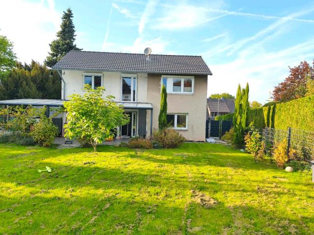 Freist. Einfamilienhaus+ELW & Keller 854qm Gr.st provisionsfrei