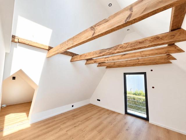 Freist. Haus mit Loft Dachgeschoss, Garage und 3 Stellplätzen