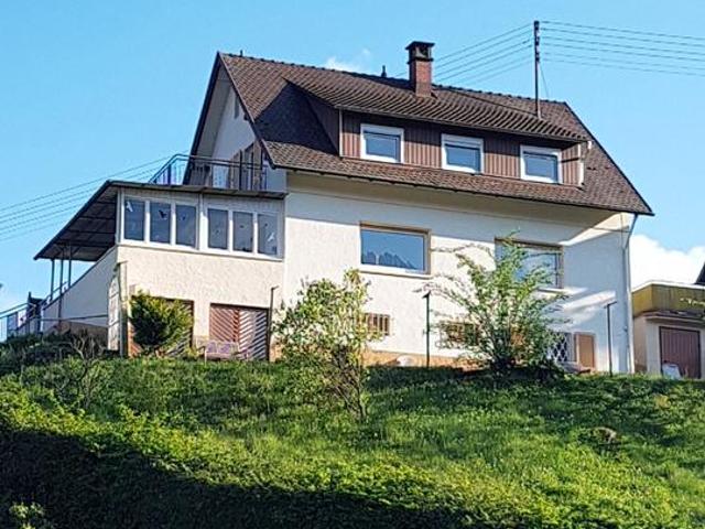 Herrliche Lage: Freistehend. EFH + 2 Ggn. + bezaubernde Ausblicke