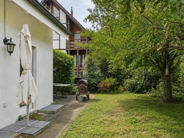 FREISTEHEND, GROSSZÜGIG MIT UMSCHWUNG