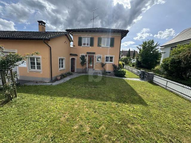 FREISTEHEND MIT POOL UND GARTEN!