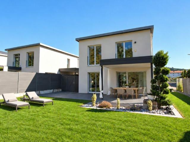 Freistehend, modern Raum zum Leben
