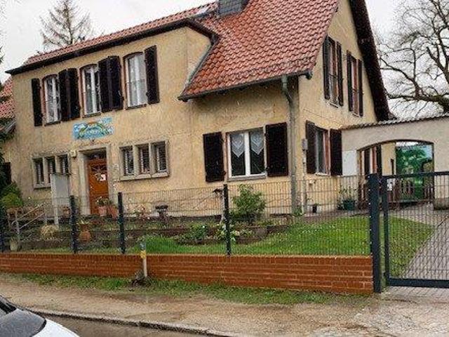 Freistehende Architektenvilla auf großem Grundstück