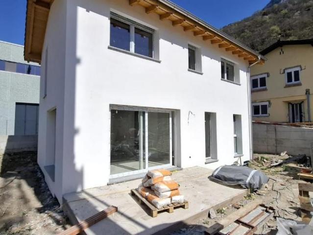 Freistehende Villa im Bau in Cadenazzo in einer neuen Wohnanlage