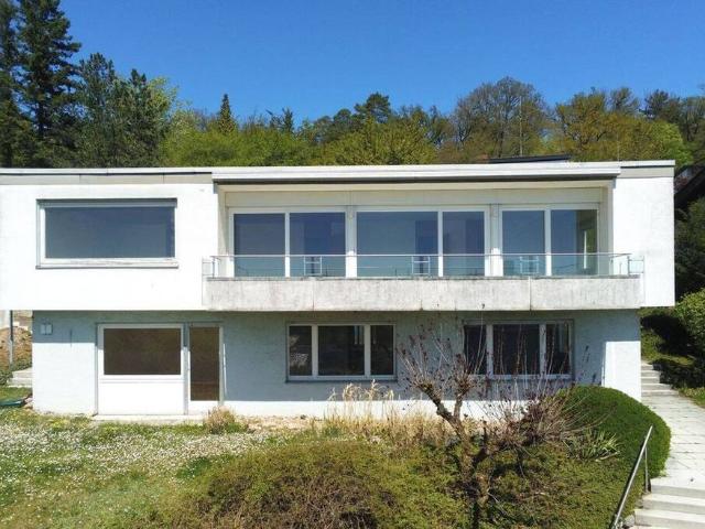Freistehende Villa im Bauhausstil in bester Aussichtslage
