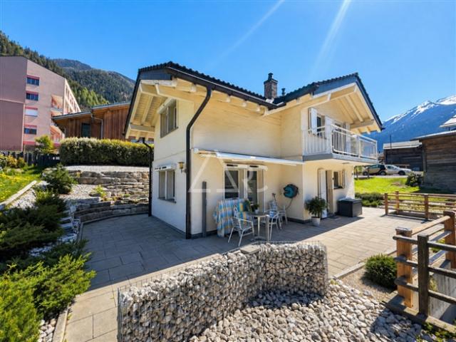 FREISTEHENDE VILLA IN AUSGEZEICHNETEM ZUSTAND – RUHIG, DOPPELGARAGE UND ZWEITWOHNSITZ