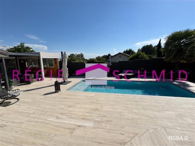 Freistehende Villa in einer ruhigen Gegend mit offener Aussicht