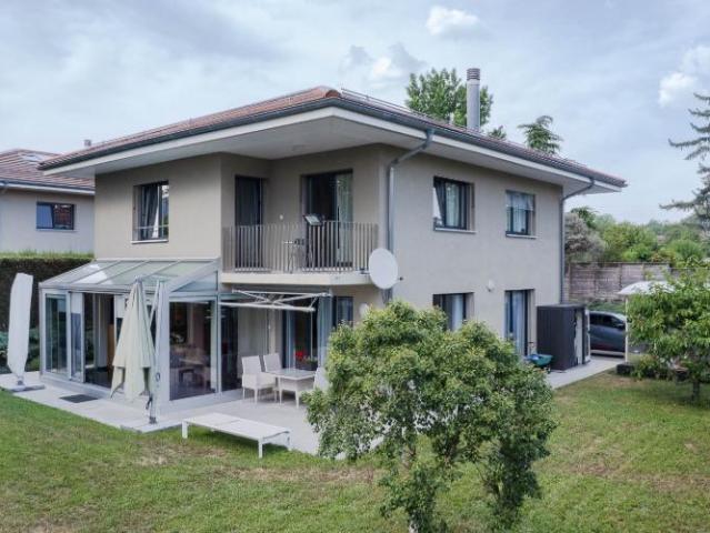 Freistehende Villa mit Minergie Label