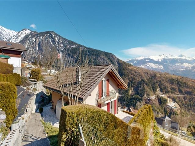 Freistehende Villa mit atemberaubender Aussicht und eigenständigem Atelier in Daillon