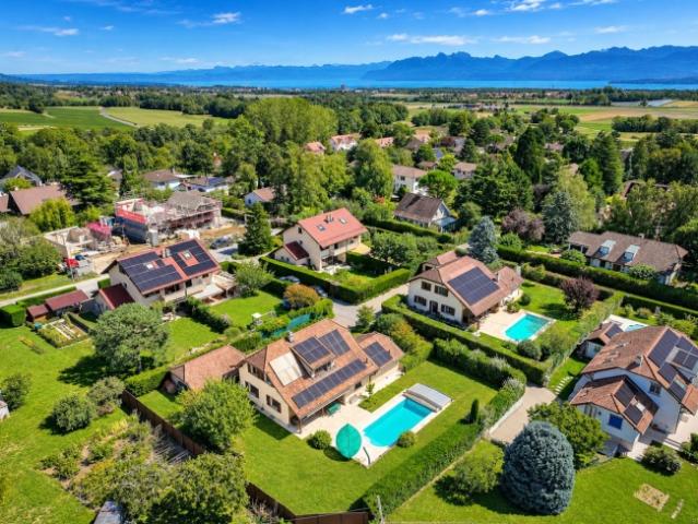Freistehende Villa mit eigenständigem Studio in Trélex