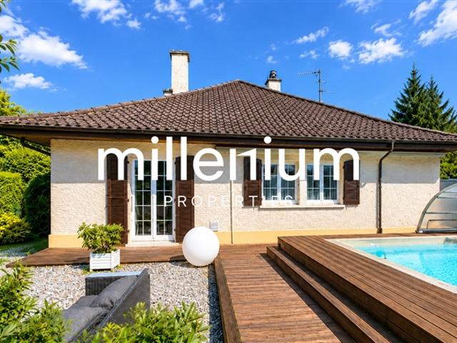 Freistehende Villa mit Pool in der Nähe der UNO