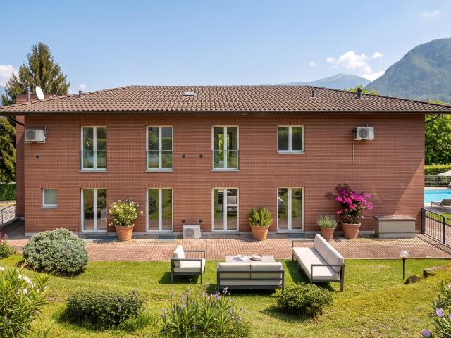 Freistehende Villa mit Swimmingpool: Platz und Komfort für die ganze Familie.