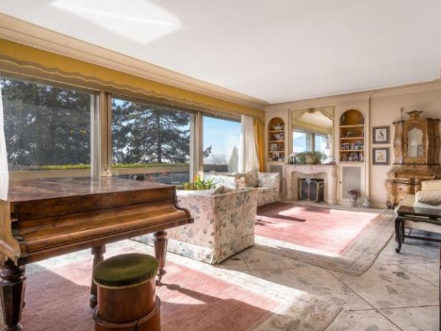 Freistehende Villa mit 13 Zimmern in Blonay