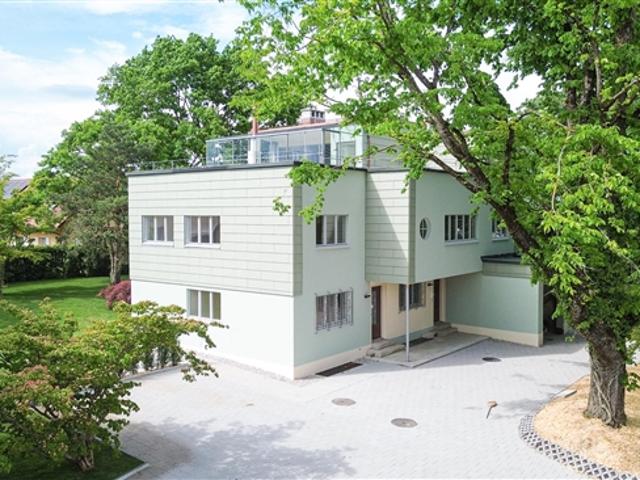 FREISTEHENDE VILLA MIT 2 WOHNUNGEN KOMPLETT RENOVIERT DIE VILLA FÜR DR. G. CHAMPOD NACH SEINEN EIGENEN PLÄNEN, 1933 UND SIGNIERT VON Le Corbusier