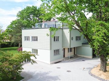 FREISTEHENDE VILLA MIT 2 WOHNUNGEN KOMPLETT RENOVIERT DIE VILLA FÜR DR. G. CHAMPOD NACH SEINEN EIGENEN PLÄNEN, 1933 UND SIGNIERT VON Le Corbusier